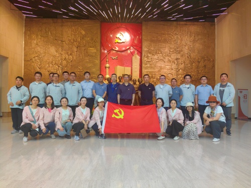市政府发展研究中心组织开展第四届“红色寻访跟党走”健步走活动
