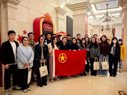 探寻红色记忆  共话人间烟火——市政府发展研究中心团支部开展“青年智汇集”团建活动