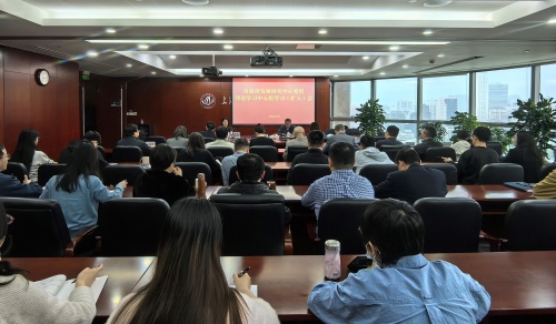 市政府发展研究中心召开党组理论学习中心组学习（扩大）会 专题学习习近平总书记关于树立和践行正确政绩观的重要论述